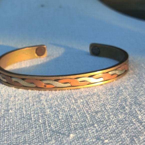 Vintage copper magnet healing cuff bracelet - Picture 5 of 7